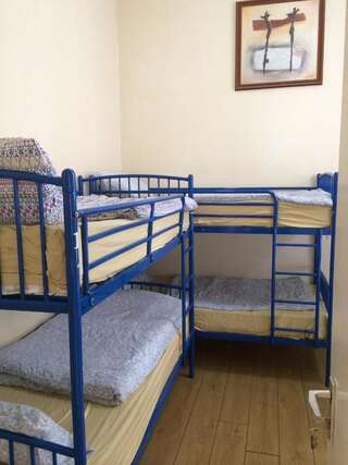 Хостелы The Apache Hostel Дублин Односпальная кровать в 8-местном общем номере для гостей обоего пола-2